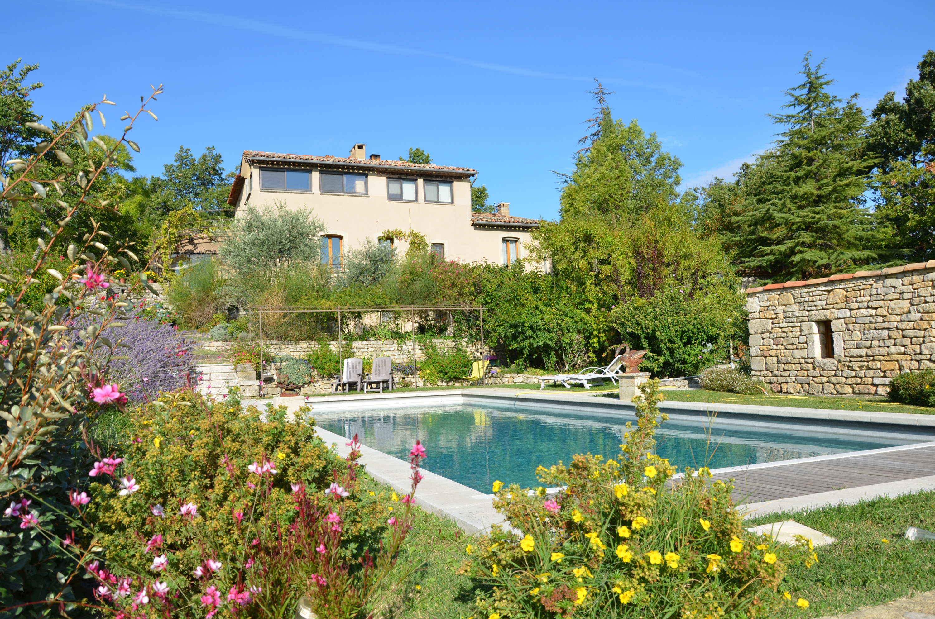 https://espace-ptl.ancv.com/appli/butterfly/data/medias_PA/PHOTOS/788001001001/788001001001Lem1rMy6F3-CASTELLET piscine 1.jpg